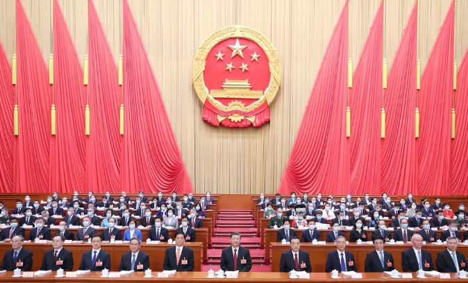十四屆全國人大一次會議在京開幕 習近平等在主席臺就座